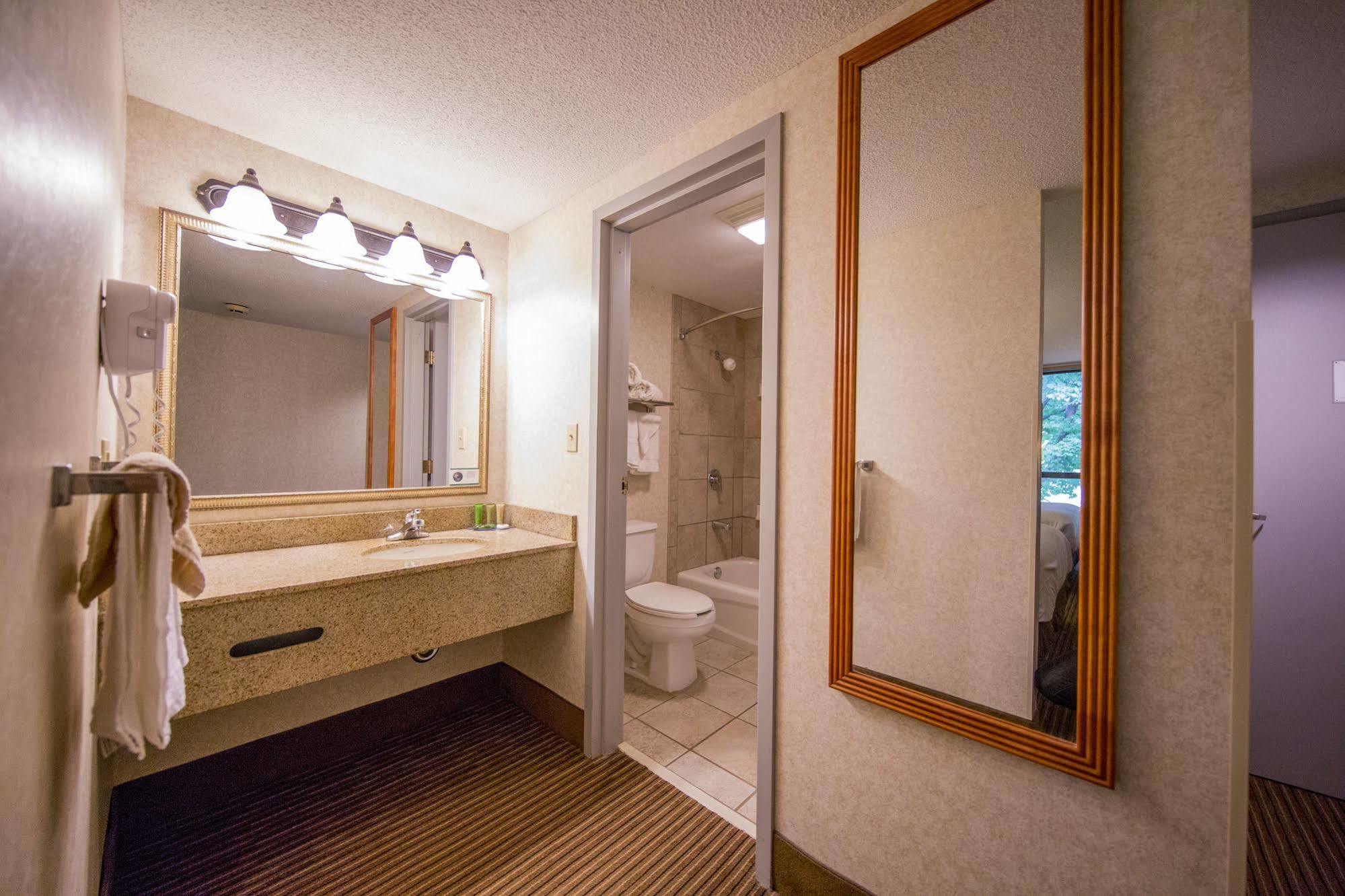 Hotel And Conference Center Okoboji