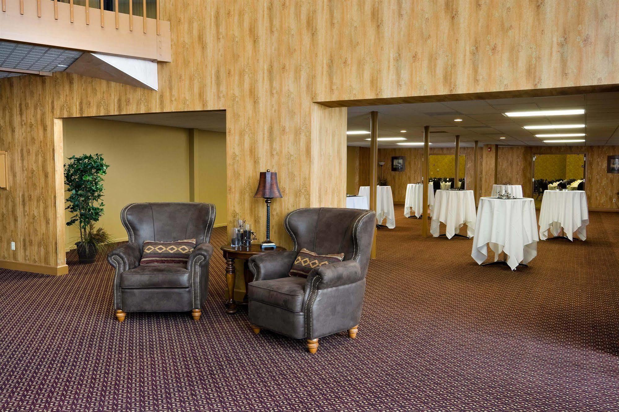 And Conference Center Hotel Okoboji
